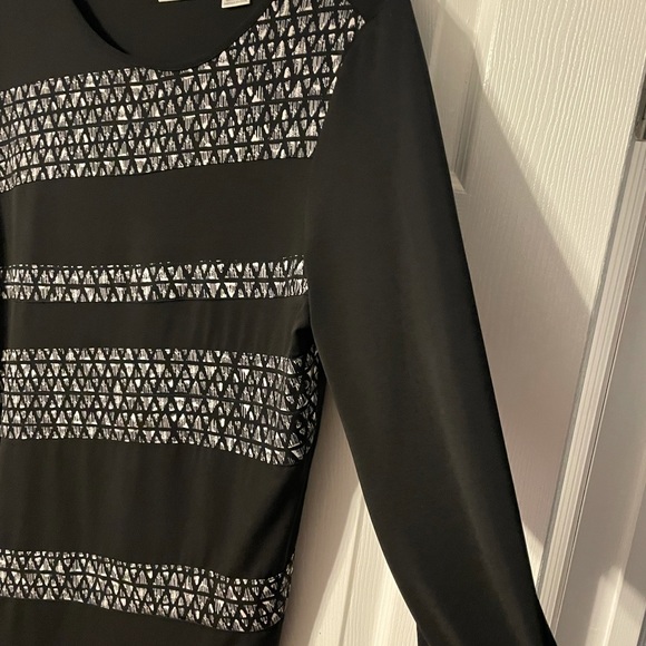 Alfred Dunner Asymmetrical Geometric Print Blouse - Picture 6 of 12